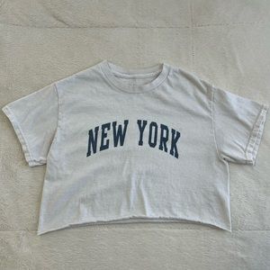 Brandy Melville New York Tee 🤍 Raw Hem